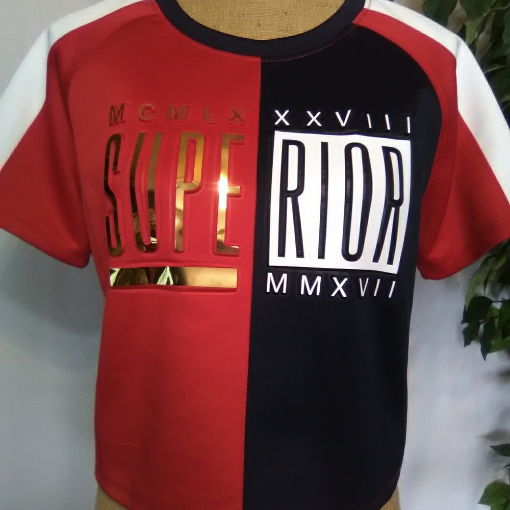Cropped Top L 3D graffics red navy white gold trim